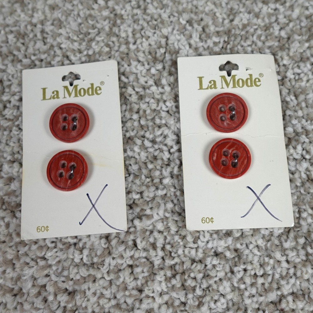 La Mode Vintage Rust Red 4-Hole Buttons 19mm 3/4 Inch 4 Count Made in Holland